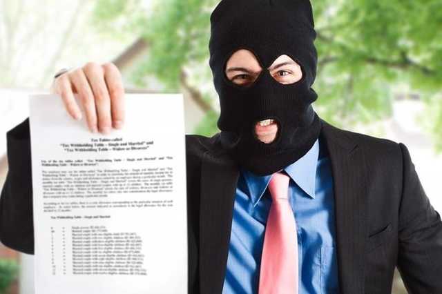 Банкирам и коллекторам запретили вламываться к должникам: подробности