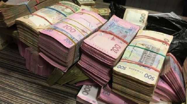 Українці задекларували вдвічі більше доходів, ніж торік