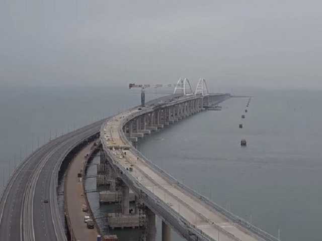 Падение из-за перегруза не грозит: в сети показали свежее фото Крымского моста