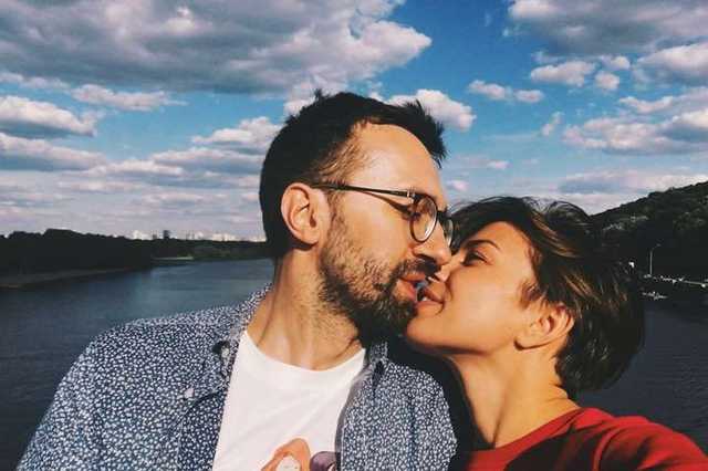 Напівгола дружина Лещенка креативно підтримала Зеленського