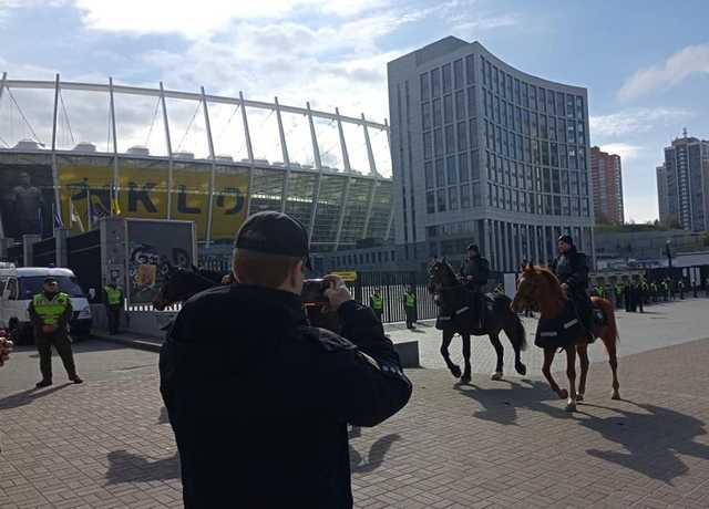 Дебаты Порошенко с самим собой: под «Олимпийский» согнали сотни полицейских