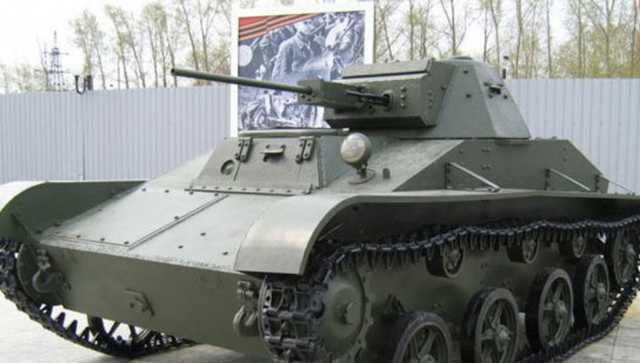 "Армата или уже Посейдон?" - российские военные топят танк при погрузке на понтон