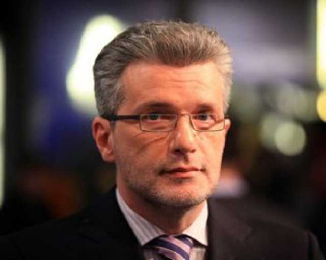 Стало известно, кто будет вести дебаты на стадионе