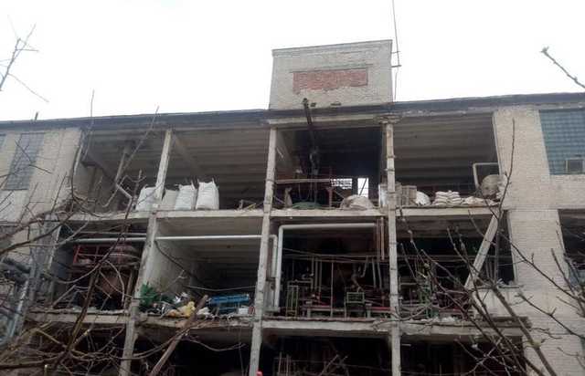 Названа возможная причина взрыва и обвала фасадной стены на желатиновом заводе в Лисичанске