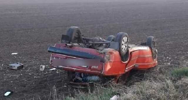 Под Киевом перевернулся ВАЗ с водителем без прав: погибла 17-летняя девушка