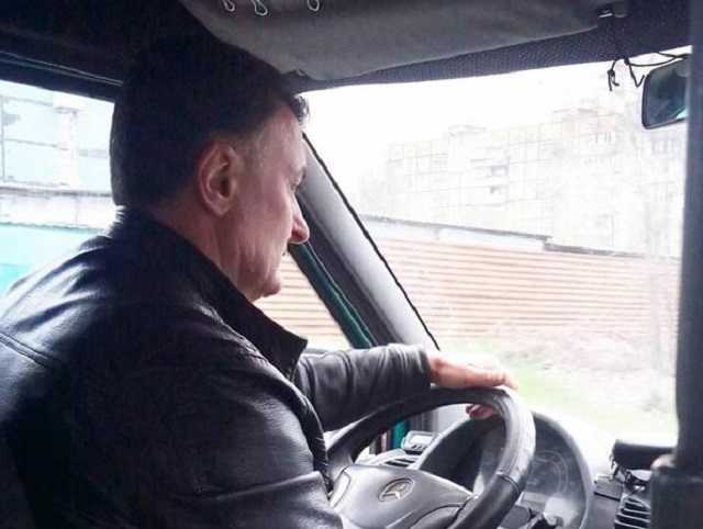 «Подобрал и успокоил»: в Днепре водитель маршрутки изумил горожан своим поступком