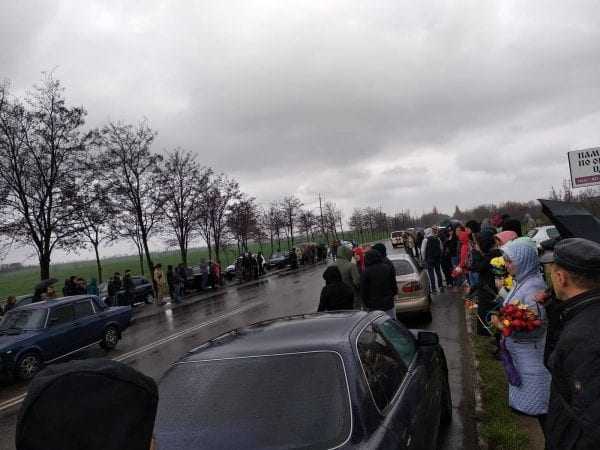 С парамедиком-добровольцем Николаем Волковым, умершим в результате ранения на Донбассе, простились в Мариуполе