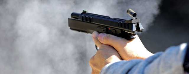 В харьковском торговом центре мужчина открыл стрельбу