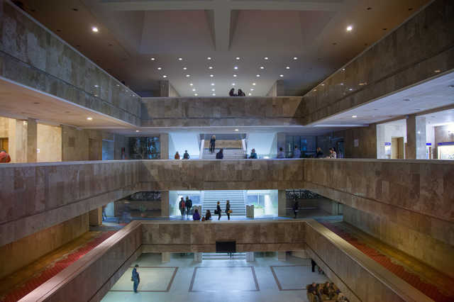 Студентів університету Шевченка терміново евакуювали через повідомлення про замінування