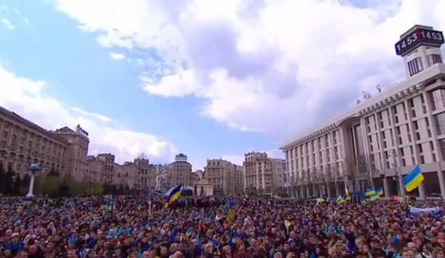 Порошенко проводит митинг на Майдане Незалежности