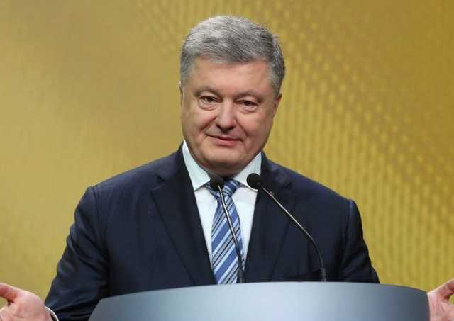 У Порошенко вербуют людей для поддержки на стадионе — СМИ