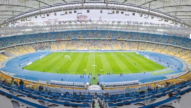 Появилось видео, как кандидаты в президенты приехали на стадион Олимпийский в Киеве