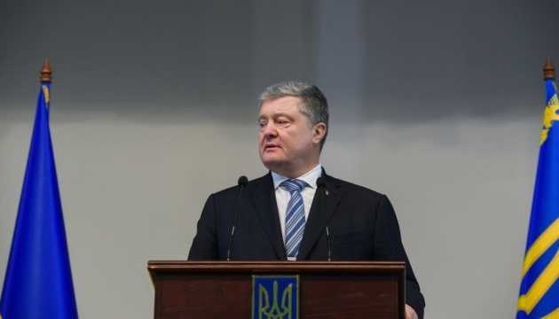 Порошенко досрочно ушел с монодебатов на Общественном из-за звонка Госсекретаря США