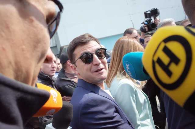 Зеленский проголосовал и рассказал про утреннюю песню Eminem