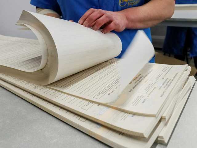 На Киевщине мужчина убежал с бюллетенем с избирательного участка