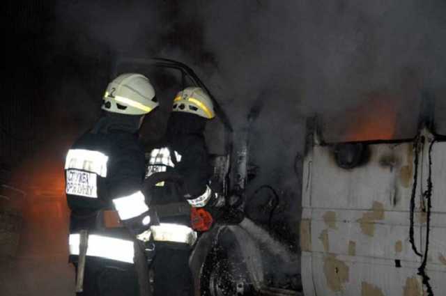 В Днепре пылала лодочная станция, есть жертва