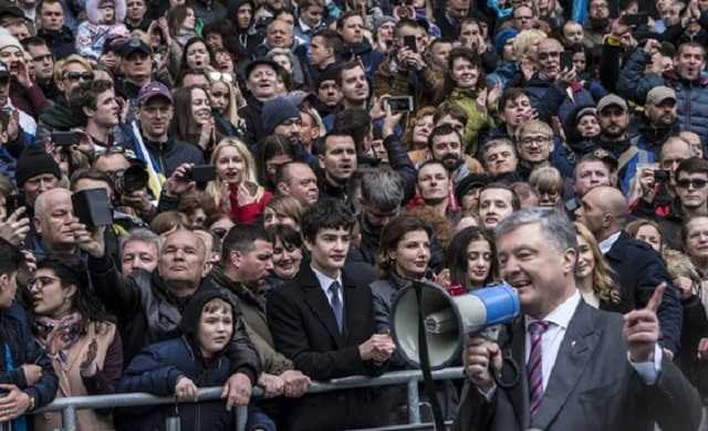 "Лучший за 100 лет!" Украинцы в сети поблагодарили Порошенко