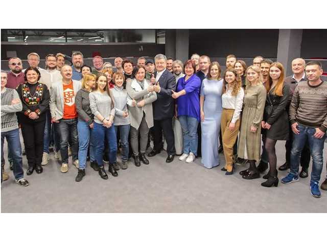 Порохоботы ночью бродили вокруг штаба Зеленского и ревели как белуги — политолог