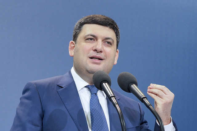 Гройсман поздравил Зеленского с победой по телефону