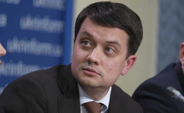 Разумков рассказал, как Порошенко навредил Зеленскому после выборов