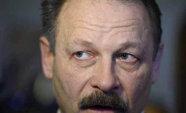 Нардеп Порошенка Барна пропонує виборцям «їсти лайно»