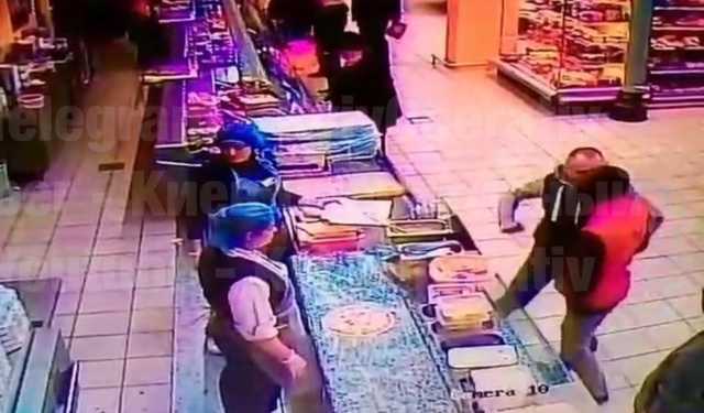 В столице полиция задержала преступника, убившего посетителя супермаркета