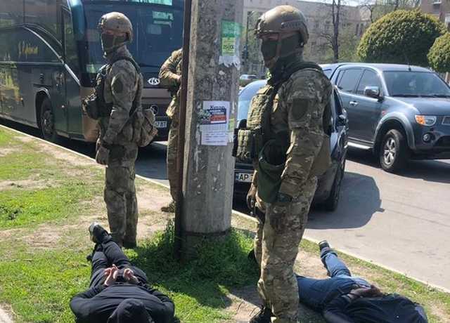 В Запорожье нацгвардеец занялся рэкетом и сжег авто