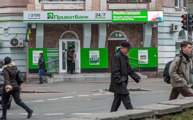 Втручання Зеленського у справи “ПриватБанку” вдарить по рейтингу України