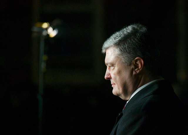 Киевский суд рассмотрит иск о запрете на выезд из страны Порошенко