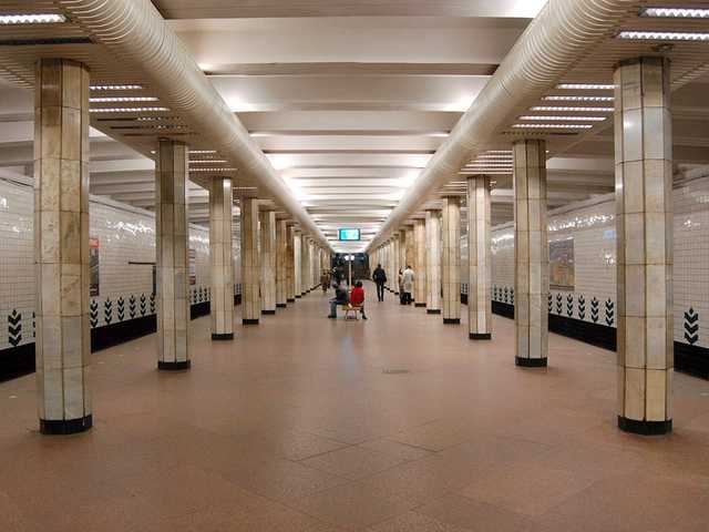 ЧП на станции метро в Киеве: мужчину с избыточным весом увезла «скорая»