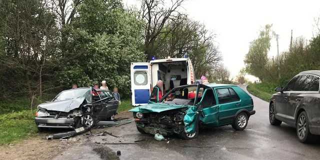 В Черновицкой области произошла авария с участием трех автомобилей: есть пострадавшие