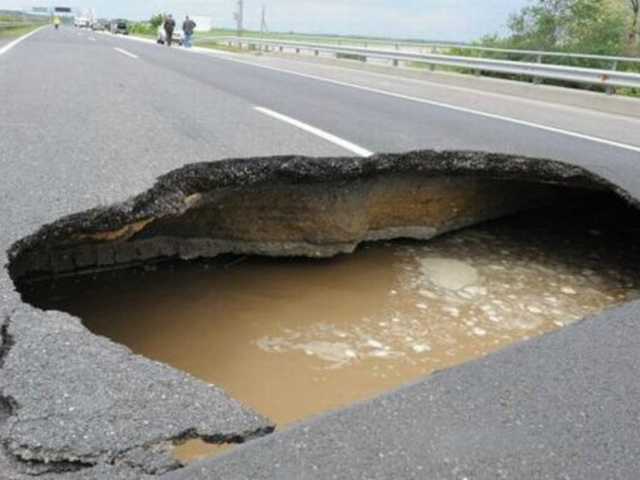 Разбил лицо и череп: Под Запорожьем парень покалечился из-за недосмотра коммунальщиков