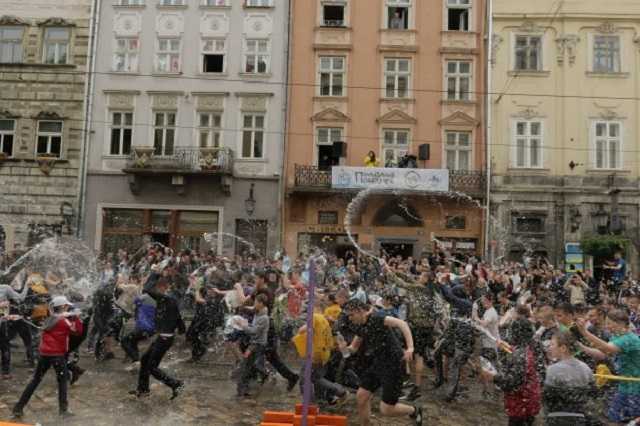 Обливаний понеділок відзначають сьогодні в Україні