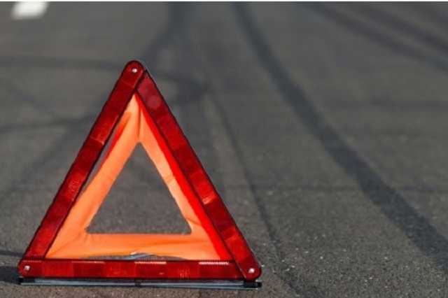 На трассе Киев – Одесса Mitsubishi влетел в остановку. В результате ДТП пострадал ребенок