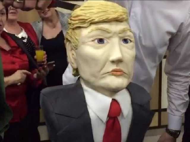 В Крыму изрезали ножом и съели "Трампа"