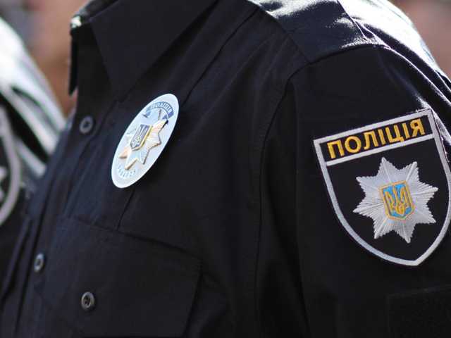 На столичном Печерске покупатель напал с ножом на продавца