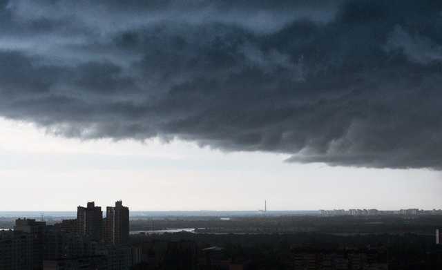 Киев накрыло ливнем и градом: первые фото и видео затопленной столицы