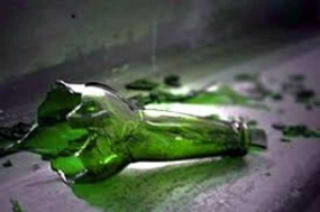 В Житомире женщина бутылкой разбила голову полицейскому