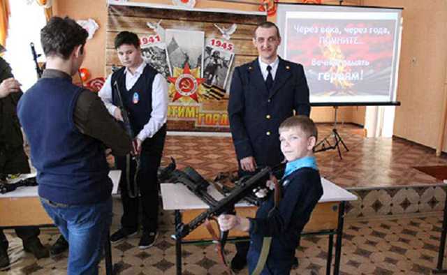 Правозащитники показали, как в ОРДО милитаризируют детей