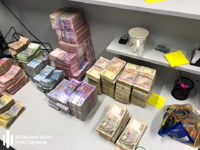 Львовских налоговиков подозревают в организации конвертцентра