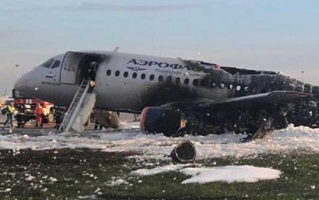 Все выгорело! В сети опубликовали жуткие фото из самолета в «Шереметьево»