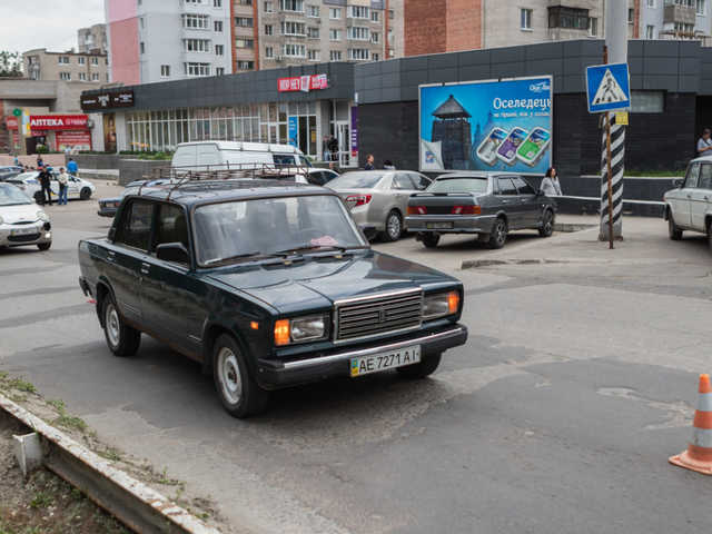 В Днепре ВАЗ сбил 11-летнего ребенка возле супермаркета