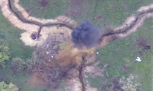 Бойцы ВСУ мощными ударами ликвидировали трех боевиков и их две БМП