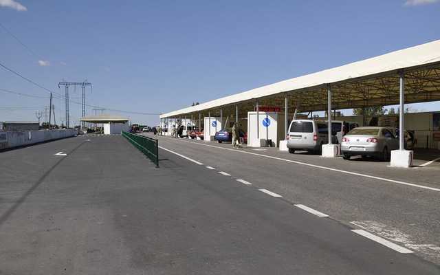 В очереди на КПВВ Марьинка умер мужчина