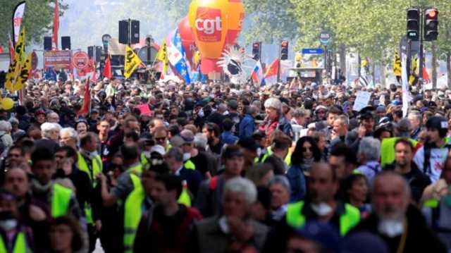 "Желтые жилеты" снова бастуют: яркие видео с улиц Франции