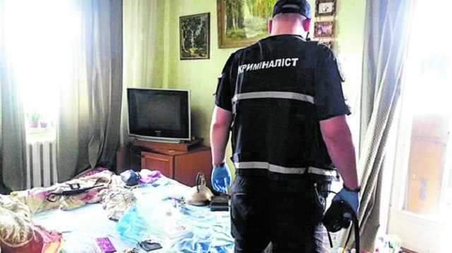 В Киеве двухлетняя девочка несколько дней жила с мертвыми родителями: подробности ЧП