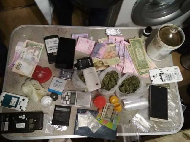 Супружеская пара занималась продажей амфетамина в Деснянском районе столицы