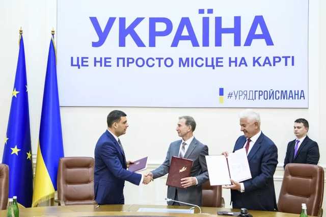 Правительство прогнозирует рост средней зарплаты до 620 долларов в 2021 году