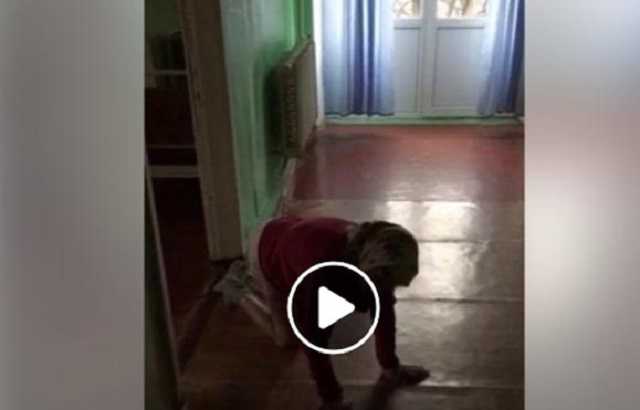 По коридору больницы Кривого Рога больные добираются до туалета на четвереньках