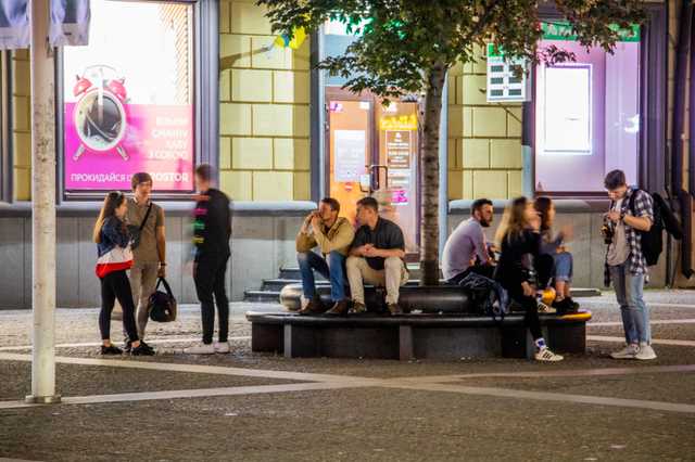 В центре Днепра 24-летний мужчина порезал себе вены из-за любимой девушки